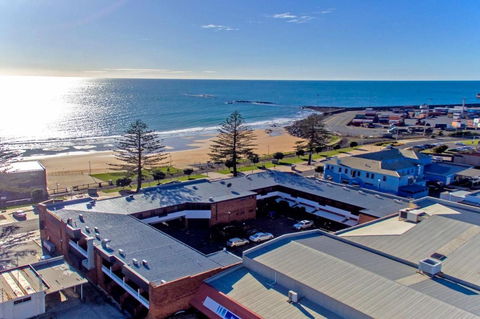 Beachfront Voyager Motor Inn - Holiday Jervis Bay 0