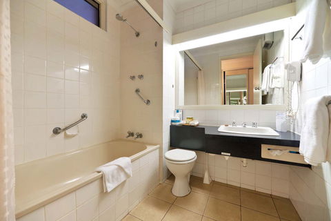 Beachfront Voyager Motor Inn - Holiday Jervis Bay 1