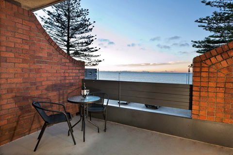 Beachfront Voyager Motor Inn - Holiday Jervis Bay 2