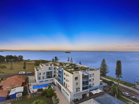 Lakeside Waterfront Apartment The Entrance - Holiday Jervis Bay 16