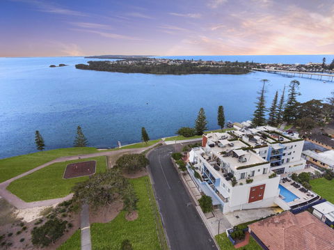 Lakeside Waterfront Apartment The Entrance - Holiday Jervis Bay 17