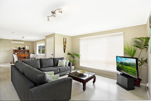 Ainslie Roberts Drive Retreat - Holiday Jervis Bay 0