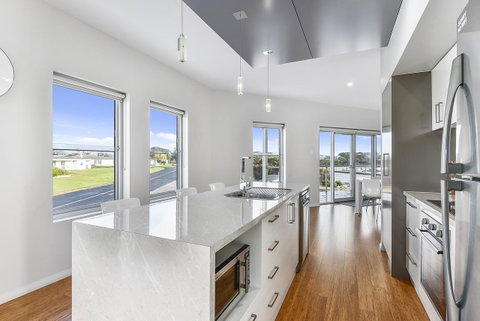 Aloha Waterfront Properties - Holiday Jervis Bay 15