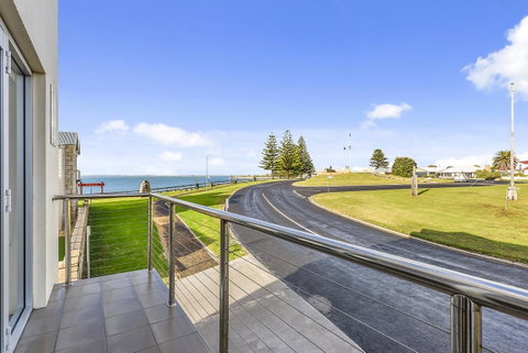 Aloha Waterfront Properties - Holiday Jervis Bay 14