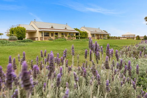 Barossa Vineyard Cottages - Holiday Jervis Bay 10