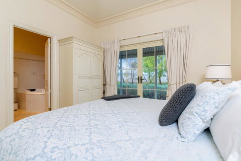 Barossa Vineyard Cottages - Holiday Jervis Bay 14