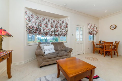 Barossa Vineyard Cottages - Holiday Jervis Bay 17