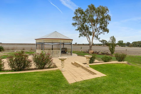 Barossa Vineyard Cottages - Holiday Jervis Bay 25