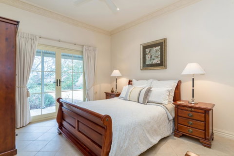 Barossa Vineyard Cottages - Holiday Jervis Bay 12