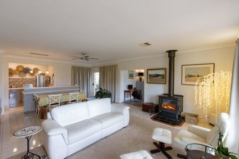 Angaston House - Holiday Jervis Bay 2
