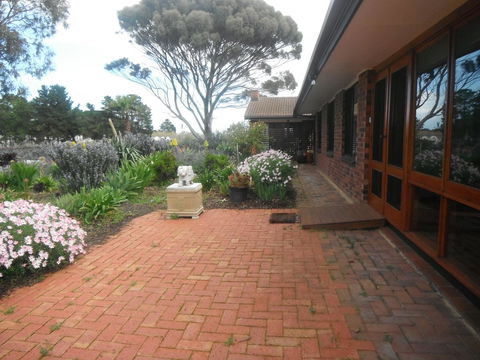 Linger Longer Vineyard - Holiday Jervis Bay 11