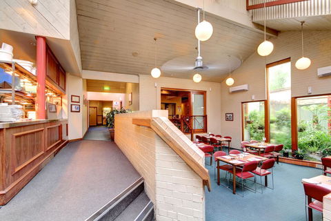 Victoria Hotel Strathalbyn - Holiday Jervis Bay 2