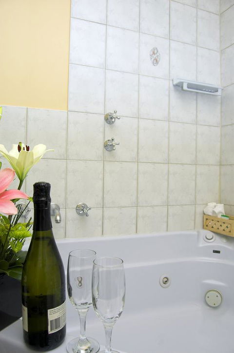 Victoria Hotel Strathalbyn - Holiday Jervis Bay 1
