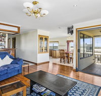 Rocks Retreat House with Sea Views - Holiday Jervis Bay