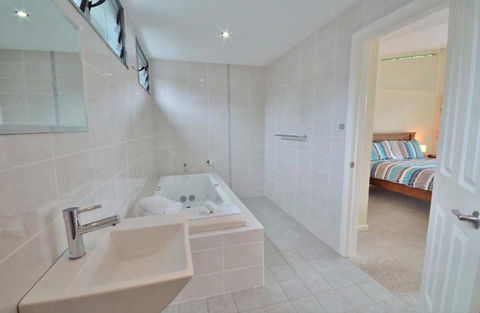Crescent Head Spa Villa - Holiday Jervis Bay 14