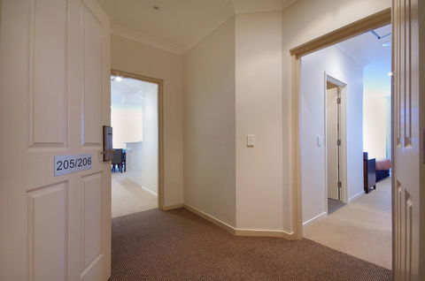 Macquarie Waters Boutique Apartment Hotel - Holiday Jervis Bay 7