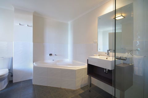 Macquarie Waters Boutique Apartment Hotel - Holiday Jervis Bay 28