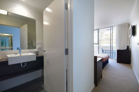 Macquarie Waters Boutique Apartment Hotel - Holiday Jervis Bay 24