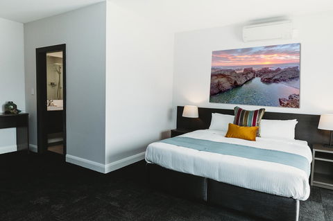 Coniston Hotel Wollongong - Holiday Jervis Bay 2