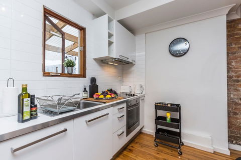 Chippendale Â· Quaint 1880â€™s Sydney Chippendale Terrace House - Holiday Jervis Bay 8