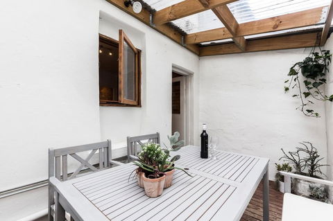 Chippendale Â· Quaint 1880â€™s Sydney Chippendale Terrace House - Holiday Jervis Bay 7