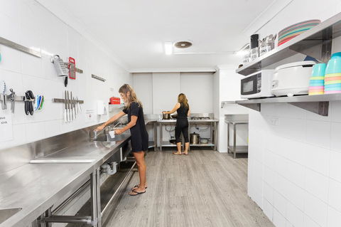 Summer House Sydney City - Formerly Sydney Backpackers - Holiday Jervis Bay 11