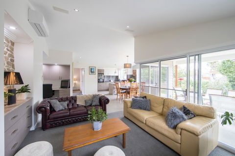Armidale Cottage - House 2 - Holiday Jervis Bay 19