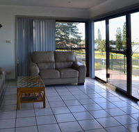 Oxley 8 at Tuncurry - Holiday Jervis Bay