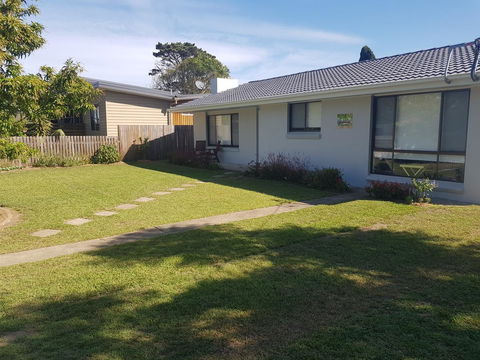 Golden Hill Cottage - Holiday Jervis Bay 0