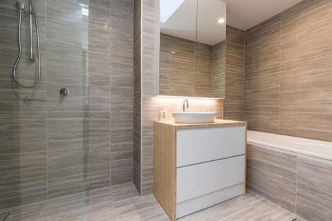 Nobbs Â· Executive 2 Storey Sydney Apartment With Pool - Holiday Jervis Bay 10