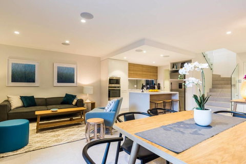 Nobbs Â· Executive 2 Storey Sydney Apartment With Pool - Holiday Jervis Bay 1