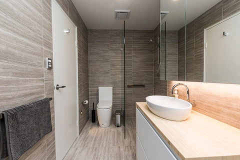 Nobbs Â· Executive 2 Storey Sydney Apartment With Pool - Holiday Jervis Bay 9