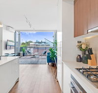 Large Light Luxe 3BDR 2BA Free Parking - walk to Sydney Uni and RPA - Holiday Jervis Bay