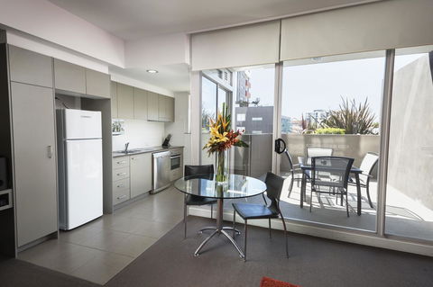 Honeysuckle Executive Apartments - Holiday Jervis Bay 6