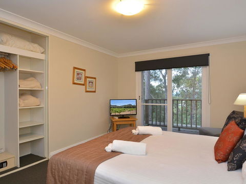 Villa De Saran Located Within Cypress Lakes - Holiday Jervis Bay 1