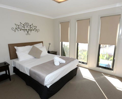 Yarrawonga Waterfront Apartments - Holiday Jervis Bay 14