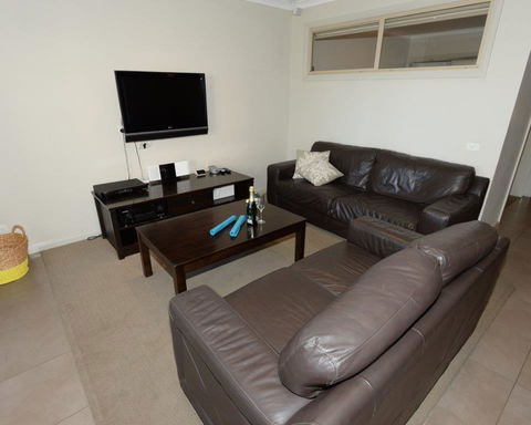 Yarrawonga Waterfront Apartments - Holiday Jervis Bay 4