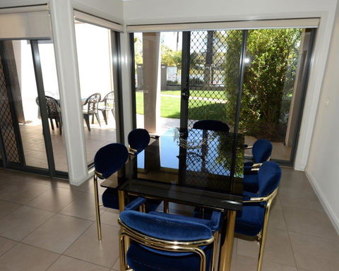 Yarrawonga Waterfront Apartments - Holiday Jervis Bay 8