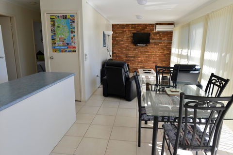 Beach House Holiday Apartments - Holiday Jervis Bay 8