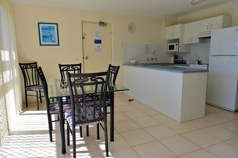 Beach House Holiday Apartments - Holiday Jervis Bay 11