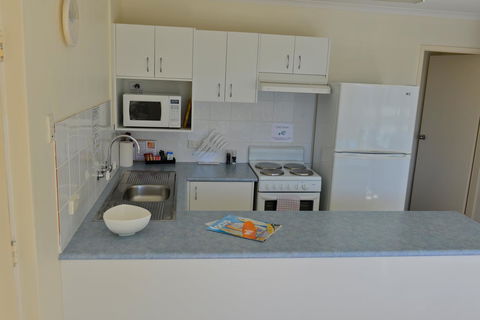Beach House Holiday Apartments - Holiday Jervis Bay 6