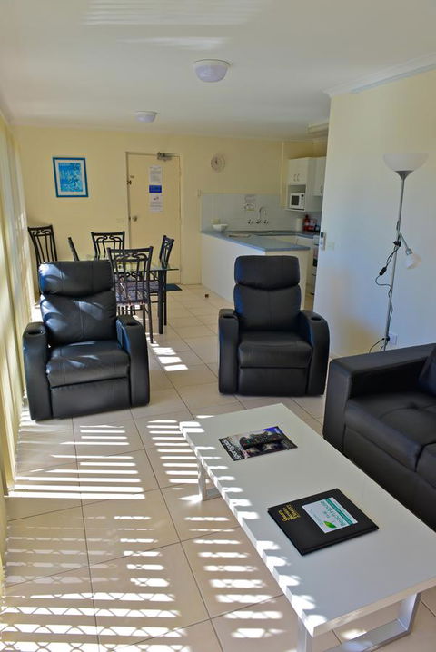 Beach House Holiday Apartments - Holiday Jervis Bay 7