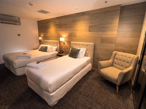 Crown Hotel Surry Hills - Holiday Jervis Bay 9