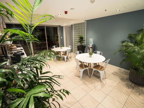 Crown Hotel Surry Hills - Holiday Jervis Bay 5