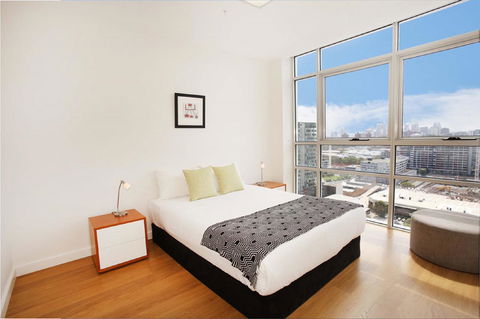 Gadigal Groove - Modern And Bright 3BR Executive Apartment In Zetland With Views - Holiday Jervis Bay 5