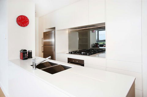 Gadigal Groove - Modern And Bright 3BR Executive Apartment In Zetland With Views - Holiday Jervis Bay 3