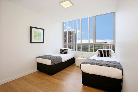 Gadigal Groove - Modern And Bright 3BR Executive Apartment In Zetland With Views - Holiday Jervis Bay 6