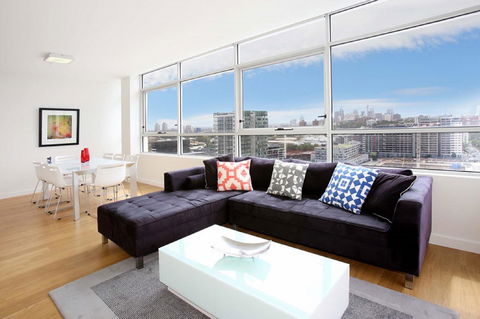 Gadigal Groove - Modern And Bright 3BR Executive Apartment In Zetland With Views - Holiday Jervis Bay 0