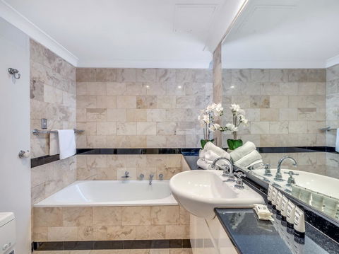 Panoramic Harbour Views And Unbeatable Comfort - Holiday Jervis Bay 4