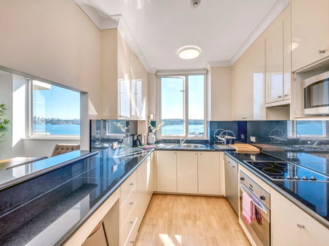 Panoramic Harbour Views And Unbeatable Comfort - Holiday Jervis Bay 7